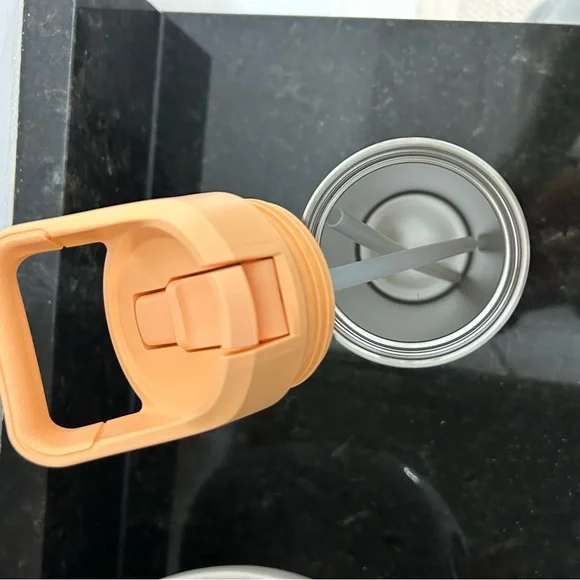 YETI 18 OZ WATER BOTTLE - Picture 8 of 8